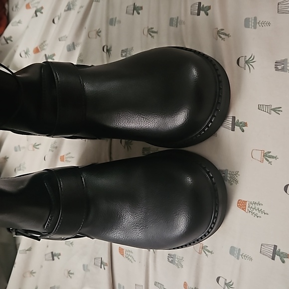 Torrid mid calf moto boots 6ww wide width - Picture 2 of 4